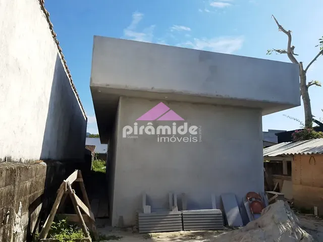 Casa com 377m² 3 quartos e 1 banheiro, à venda, no bairro Jardim Tarumãs em Caraguatatuba