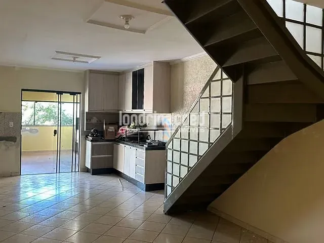 Casa com 258m² 3 quartos e 3 banheiros, à venda, no bairro Jardim das Palmeiras em Londrina