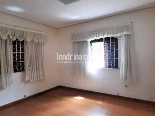 Casa com 565m² 2 quartos e 1 banheiro, à venda, no bairro Vila Ziober em Londrina