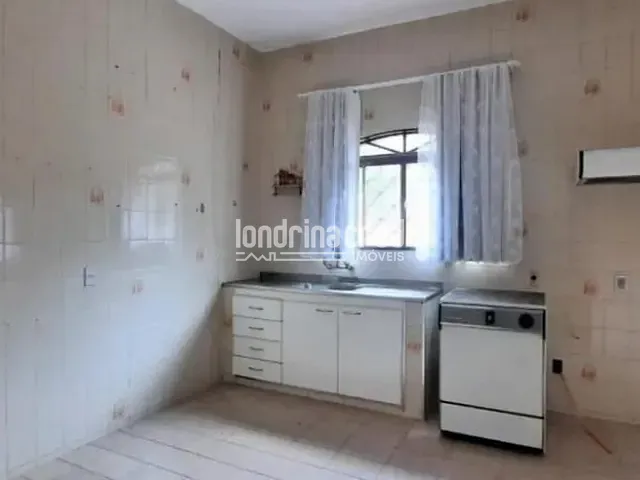 Casa com 565m² 2 quartos e 1 banheiro, à venda, no bairro Vila Ziober em Londrina