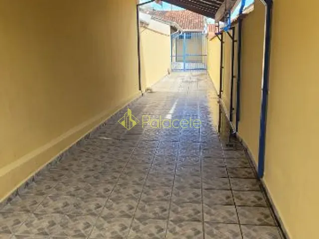 Casa 3 quartos e 2 banheiros, para alugar, no bairro Centro em Pindamonhangaba