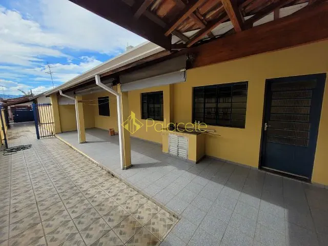 Casa 3 quartos e 2 banheiros, para alugar, no bairro Centro em Pindamonhangaba