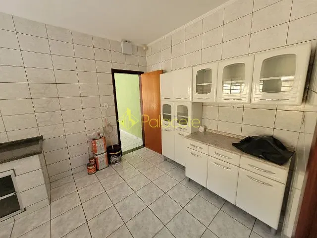 Casa 3 quartos e 2 banheiros, para alugar, no bairro Centro em Pindamonhangaba