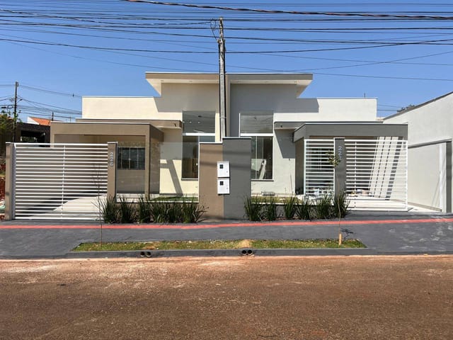 Foto do Casa - Casa nova em condomínio fechado Barra Forest, Zona Norte de Londrina, com 3 quartos (1 suíte), área gourmet, porcelanato e acabamento moderno. | Londrina Cred Imóveis