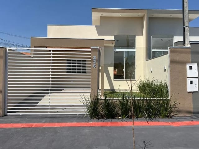 Foto do Casa - Casa nova em condomínio fechado Barra Forest, Zona Norte de Londrina, com 3 quartos (1 suíte), área gourmet, porcelanato e acabamento moderno. | Londrina Cred Imóveis