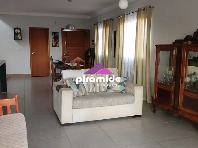 Casa com 318m² 3 quartos e 3 banheiros, à venda, no bairro Condomínio Residencial Mantiqueira em São José dos Campos