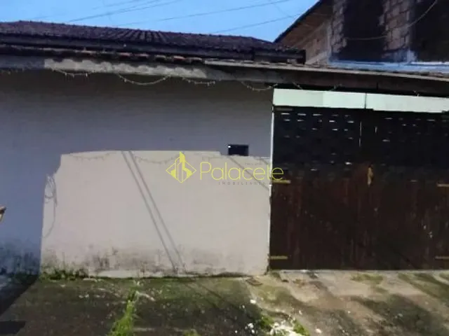 Casa com 300m² 2 quartos e 1 banheiro, à venda, no bairro Residencial Mantiqueira em Pindamonhangaba