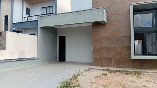 Casa com 200m² 3 quartos e 3 banheiros, à venda, no bairro Parque São Domingos em Pindamonhangaba