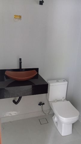 Casa com 200m² 3 quartos e 3 banheiros, à venda, no bairro Parque São Domingos em Pindamonhangaba