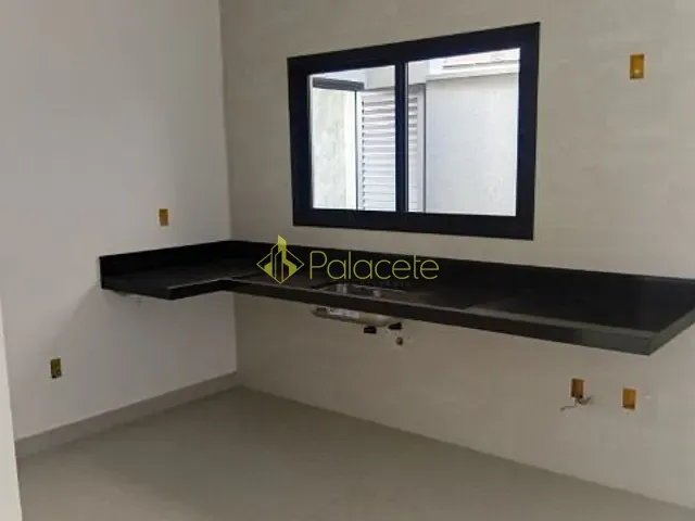 Casa com 200m² 3 quartos e 3 banheiros, à venda, no bairro Parque São Domingos em Pindamonhangaba