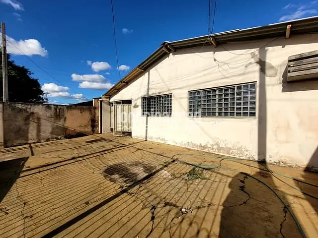 Casa com 250m² 3 quartos e 2 banheiros, à venda, no bairro Jardim Continental em Londrina