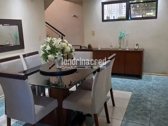 Casa com 435m² 4 quartos e 4 banheiros, à venda, no bairro CONDOMÍNIO VALE DAS ARAUCARIAS em Londrina