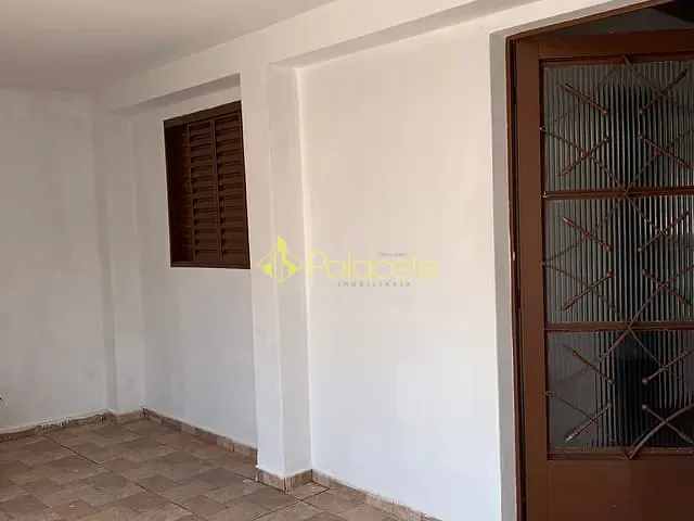 Casa 2 quartos e 2 banheiros, para alugar, no bairro Tabaú em Pindamonhangaba