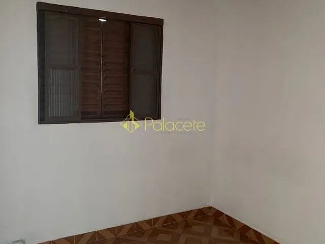 Casa 2 quartos e 2 banheiros, para alugar, no bairro Tabaú em Pindamonhangaba