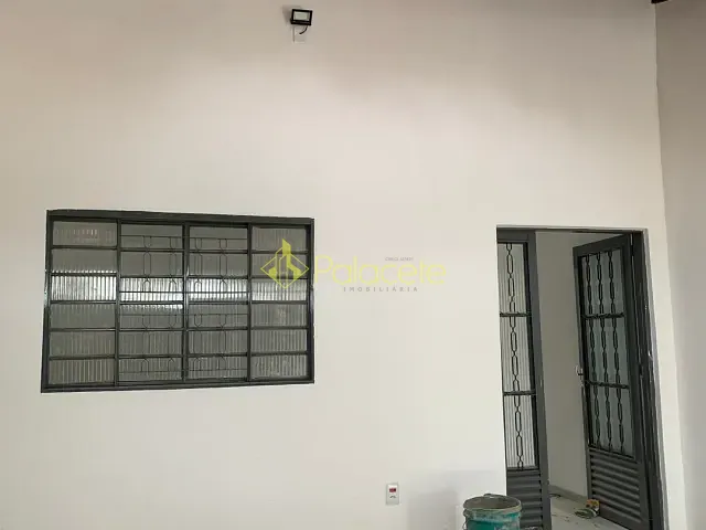 Casa 2 quartos e 2 banheiros, para alugar, no bairro Residencial e Comercial Laerte Asumpção em Pindamonhangaba