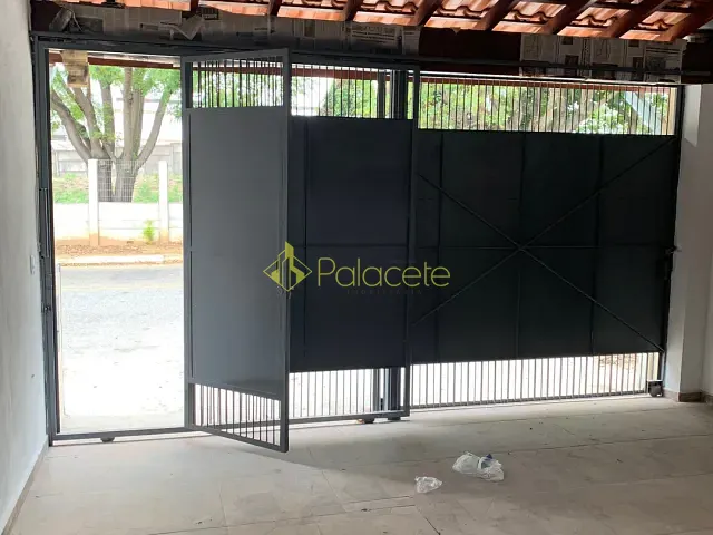 Casa 2 quartos e 2 banheiros, para alugar, no bairro Residencial e Comercial Laerte Asumpção em Pindamonhangaba