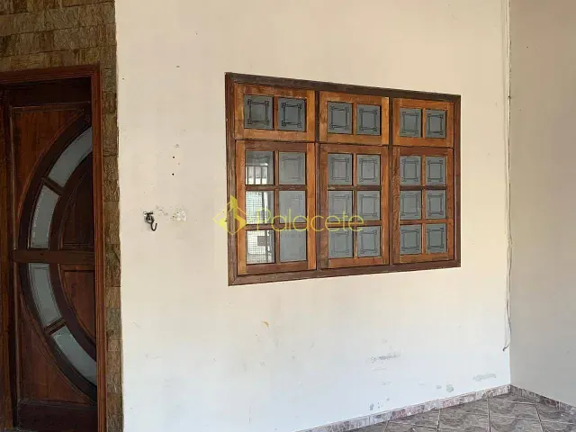 Casa 2 quartos e 1 banheiro, à venda, no bairro Comercial e Residencial Jardim Mariana em Pindamonhangaba