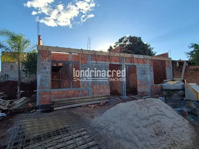 Casa com 124m² 3 quartos e 2 banheiros, à venda, no bairro Colinas em Londrina