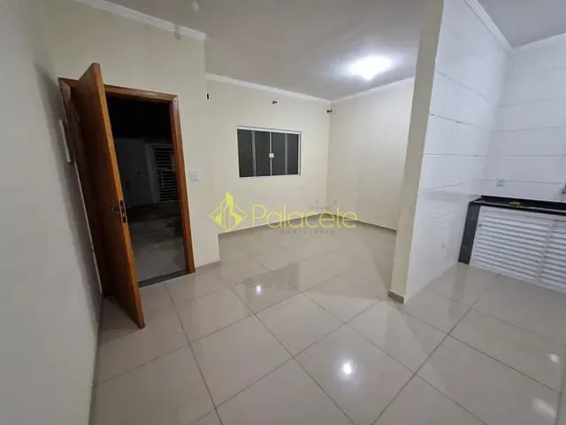 Casa 2 quartos e 1 banheiro, à venda, no bairro Conjunto Habitacional Terra dos Ipês I (Sul) em Pindamonhangaba