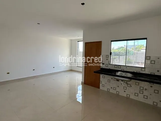 Casa com 130m² 2 quartos e 1 banheiro, à venda, no bairro Colinas em Londrina