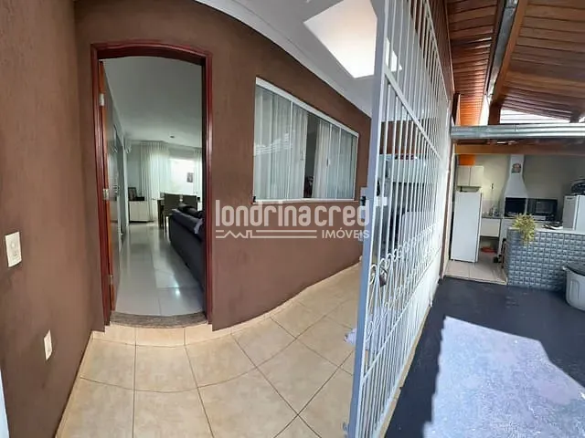 Casa com 260m² 2 quartos e 1 banheiro, à venda, no bairro Oriente em Londrina
