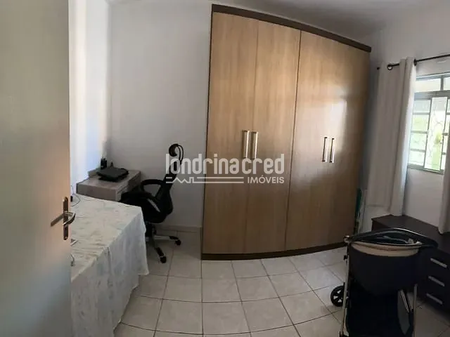 Casa com 260m² 2 quartos e 1 banheiro, à venda, no bairro Oriente em Londrina