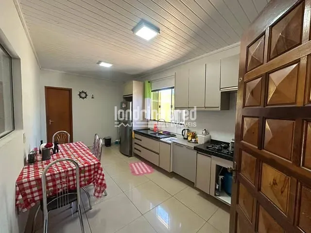 Casa com 200m² 2 quartos e 1 banheiro, à venda, no bairro Jardim Campos Verdes em Londrina