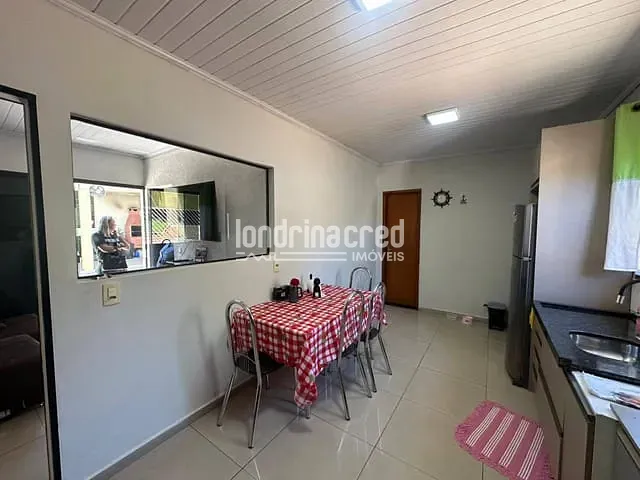Casa com 200m² 2 quartos e 1 banheiro, à venda, no bairro Jardim Campos Verdes em Londrina