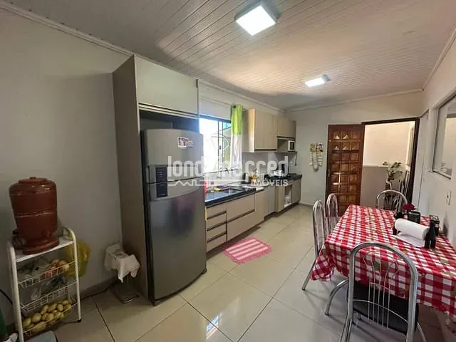Casa com 200m² 2 quartos e 1 banheiro, à venda, no bairro Jardim Campos Verdes em Londrina