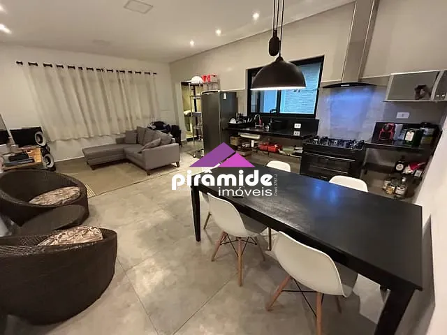 Casa com 191m² 2 quartos e 2 banheiros, à venda, no bairro Centro em Caraguatatuba