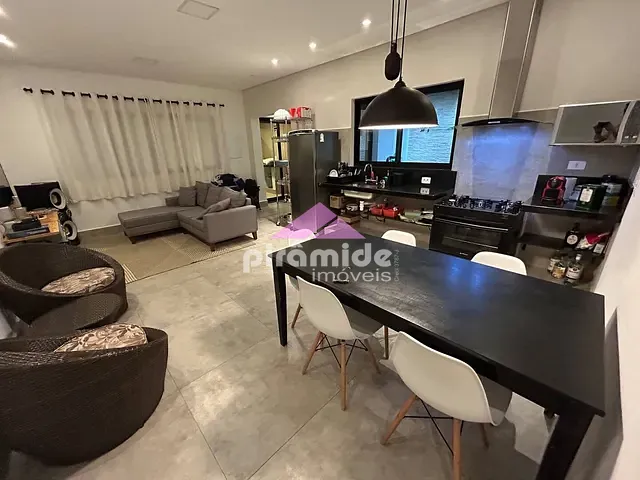 Casa com 191m² 2 quartos e 2 banheiros, à venda, no bairro Centro em Caraguatatuba