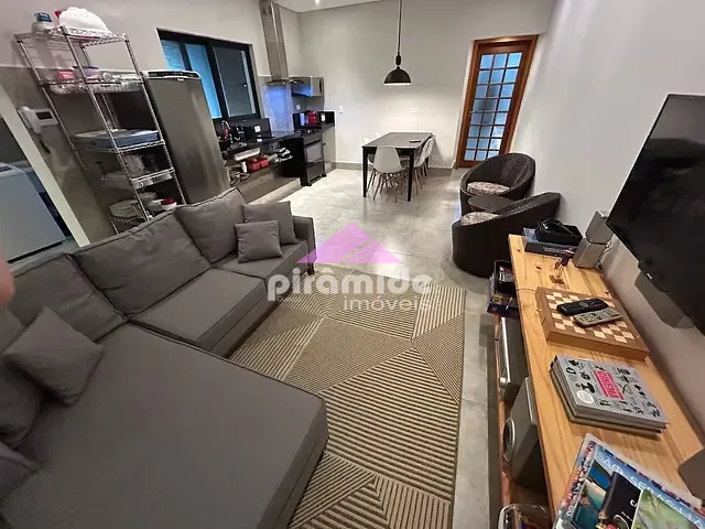 Casa com 191m² 2 quartos e 2 banheiros, à venda, no bairro Centro em Caraguatatuba