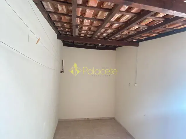 Casa 2 quartos e 1 banheiro, à venda, no bairro Comercial e Residencial Jardim Mariana em Pindamonhangaba