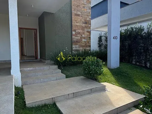 Casa com 560m² 3 quartos e 4 banheiros, à venda ou para alugar, no bairro Socorro em Pindamonhangaba