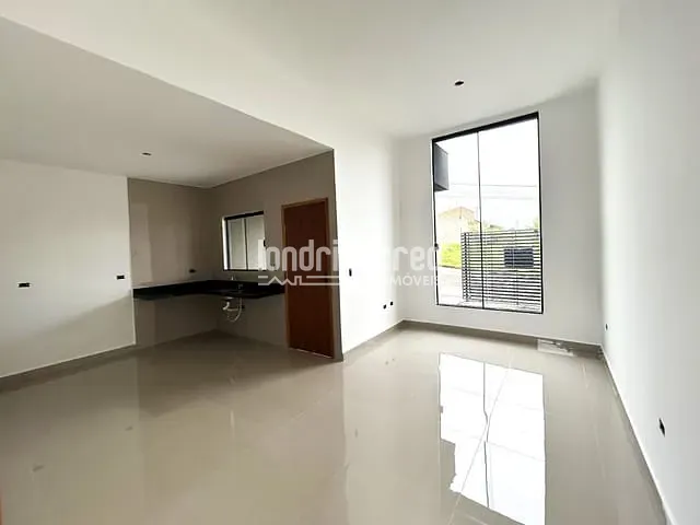 Casa com 160m² 3 quartos e 2 banheiros, à venda, no bairro Colinas em Londrina