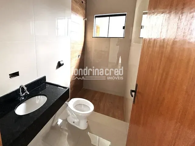 Casa com 160m² 3 quartos e 2 banheiros, à venda, no bairro Colinas em Londrina
