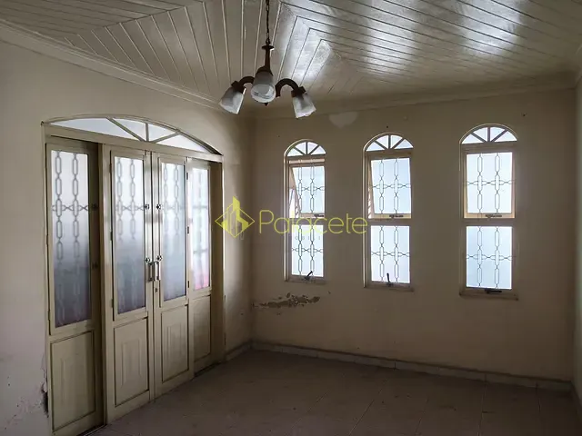 Casa com 300m² 2 quartos e 2 banheiros, à venda, no bairro Residencial Vale das Acácias em Pindamonhangaba