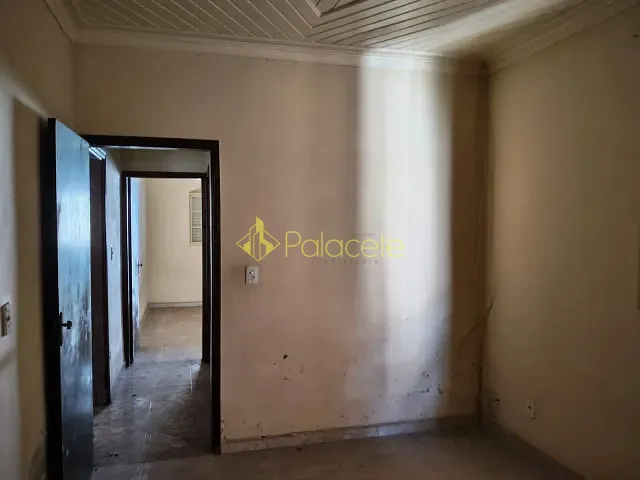 Casa com 300m² 2 quartos e 2 banheiros, à venda, no bairro Residencial Vale das Acácias em Pindamonhangaba