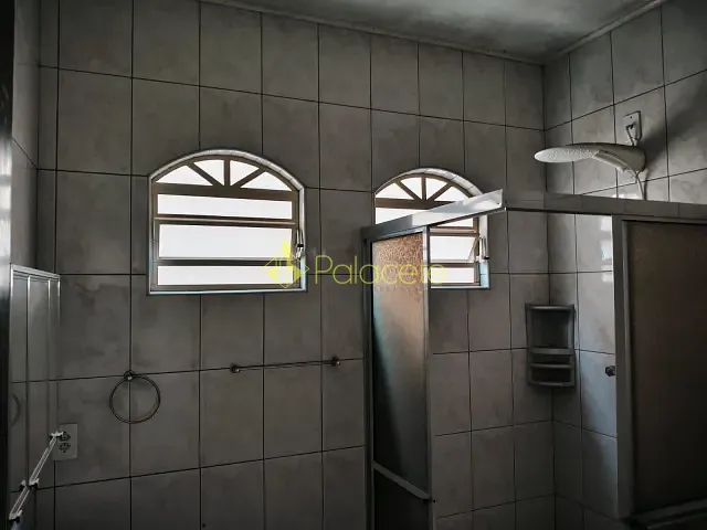 Casa com 300m² 2 quartos e 2 banheiros, à venda, no bairro Residencial Vale das Acácias em Pindamonhangaba