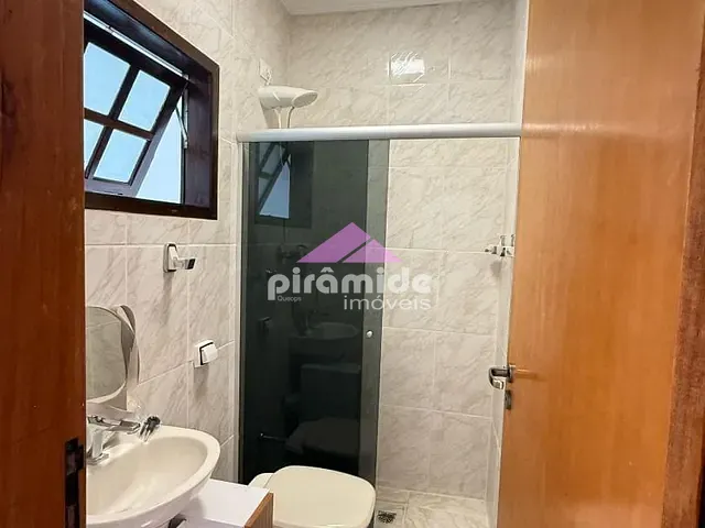 Casa com 248m² 6 quartos e 4 banheiros, à venda, no bairro Vila Resende em Caçapava