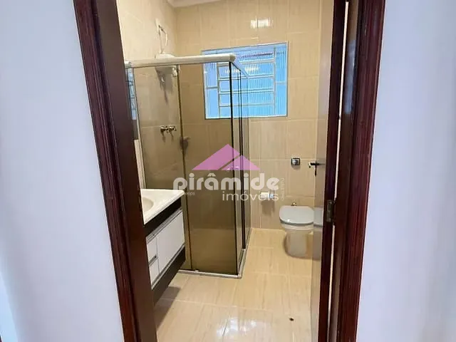 Casa com 248m² 6 quartos e 4 banheiros, à venda, no bairro Vila Resende em Caçapava