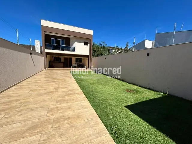 Casa com 225m² 3 quartos e 3 banheiros, à venda, no bairro Colúmbia em Londrina