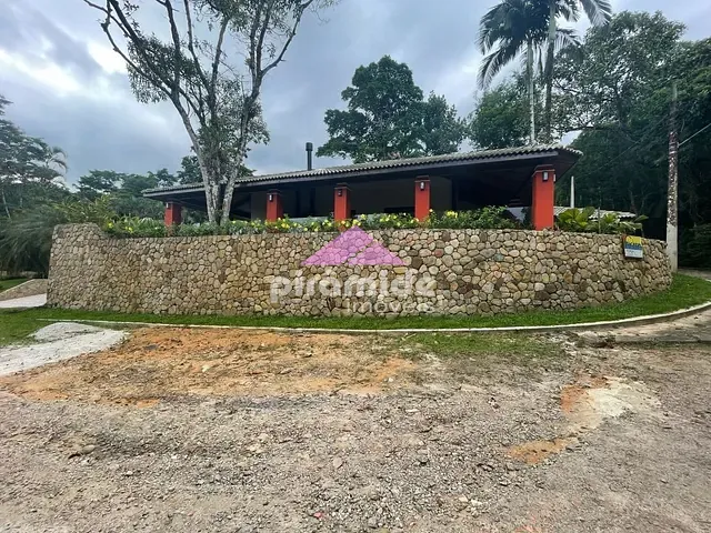 Casa com 382m² 3 quartos e 5 banheiros, à venda, no bairro Massaguaçu em Caraguatatuba