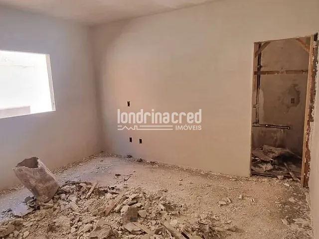 Casa com 180m² 3 quartos e 2 banheiros, à venda, no bairro Colúmbia em Londrina