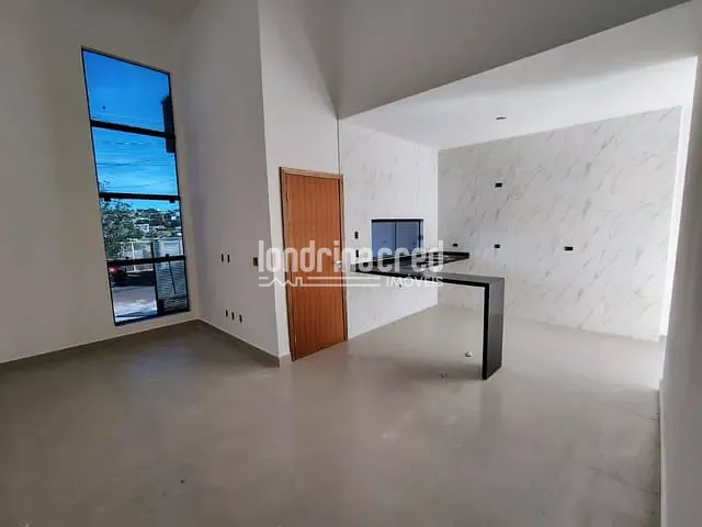 Casa com 180m² 3 quartos e 2 banheiros, à venda, no bairro Colúmbia em Londrina