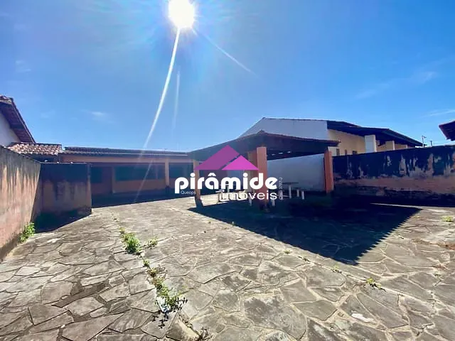 Casa com 360m² 3 quartos e 2 banheiros, à venda, no bairro Pontal de Santa Marina em Caraguatatuba