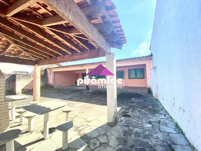 Casa com 360m² 3 quartos e 2 banheiros, à venda, no bairro Pontal de Santa Marina em Caraguatatuba