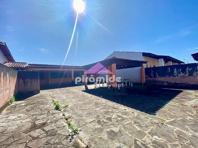 Casa com 360m² 3 quartos e 2 banheiros, à venda, no bairro Pontal de Santa Marina em Caraguatatuba