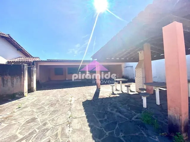 Casa com 360m² 3 quartos e 2 banheiros, à venda, no bairro Pontal de Santa Marina em Caraguatatuba