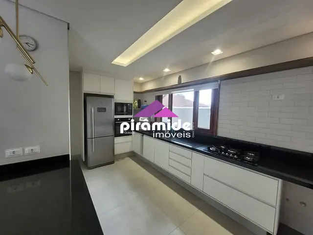 Casa com 840m² 3 quartos e 3 banheiros, à venda, no bairro Mar Verde em Caraguatatuba